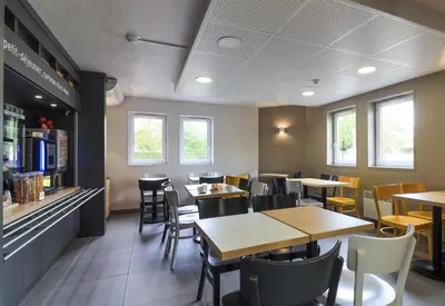 Restaurant ou autre lieu de restauration dans l'établissement B&B HOTEL Beaune Sud 2