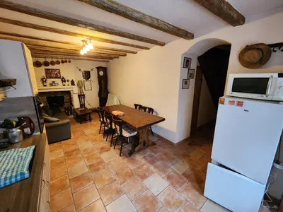 Cuisine ou kitchenette dans l'établissement La maison bleue