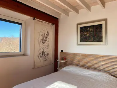 Un ou plusieurs lits dans un hébergement de l'établissement Maison éco-architecturale avec studio de yoga - 5 minutes de Cluny