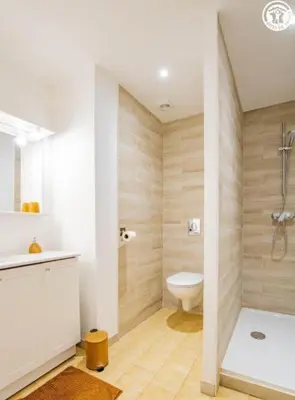 Salle de bains dans l'établissement Longère Bressane