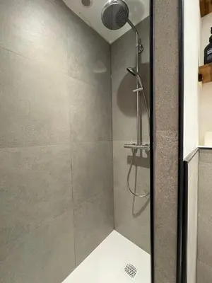 Salle de bains dans l'établissement Le Martini