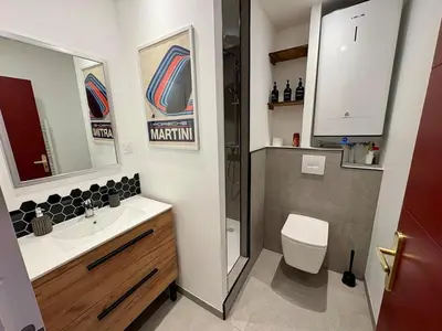 Salle de bains dans l'établissement Le Martini