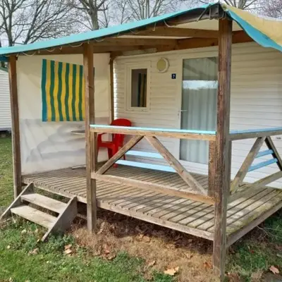 Mobil-home confortable avec terrasse pour 4 personnes à Athée - API-1-52-1366