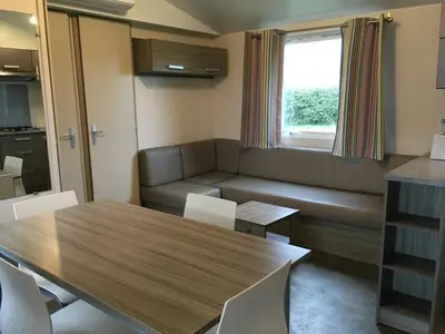 Coin salon dans l'établissement ZEcamping 4 animaux acceptés avec piscine couverte et restaurant
