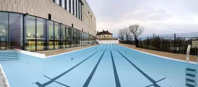 Piscine de l'établissement Le Doubs Dole - Maison 73m2 - proximité ciné & voie verte - au calme ou située à proximité