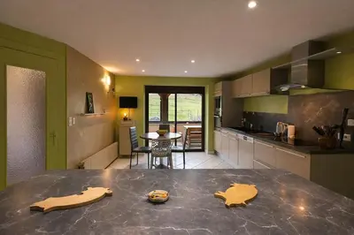Cuisine ou kitchenette dans l'établissement Maison des Bruyères Parking - Outdoor - 6 people