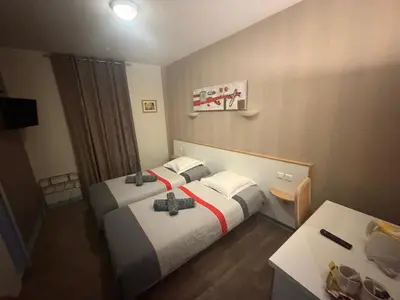 Un ou plusieurs lits dans un hébergement de l'établissement Hôtel du Centre