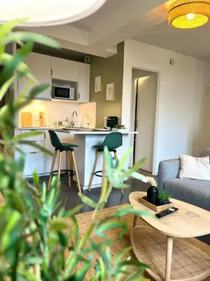 Cuisine ou kitchenette dans l'établissement Côté Jardin