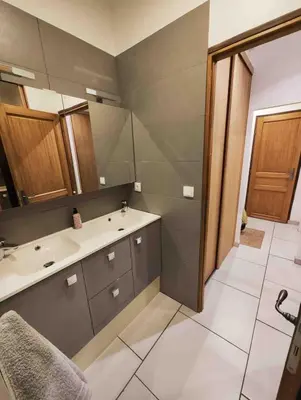 Salle de bains dans l'établissement LE JFK, Coeur historique de Dijon