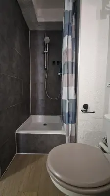 Salle de bains dans l'établissement Le Cosy 213 des Logis de Paray Studio Downtown