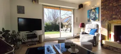 Télévision ou salle de divertissement dans l'établissement Maison du noyer - proxi forêt - piano et jardin