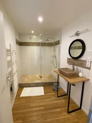 Salle de bains dans l'établissement Rare maison de famille au cœur des Grands Crus