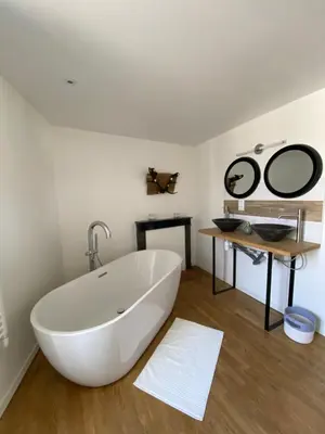 Salle de bains dans l'établissement Rare maison de famille au cœur des Grands Crus