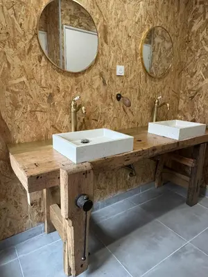Salle de bains dans l'établissement Insolite, Familial en 3 étoiles, Truffe et Spa