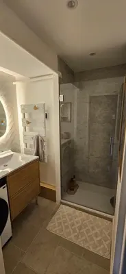 Salle de bains dans l'établissement Appartement centre ville, 3 chambres, refait à neuf