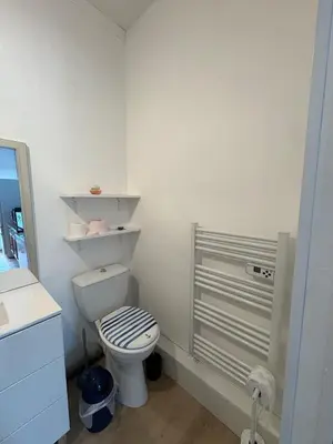 Salle de bains dans l'établissement la parenthèse du canal