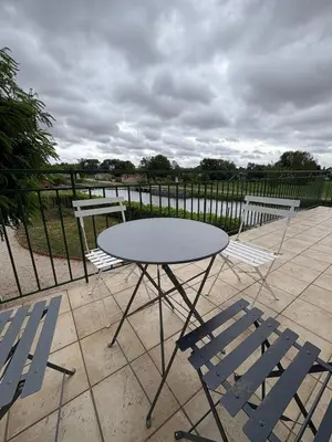Balcon ou terrasse dans l'établissement la parenthèse du canal