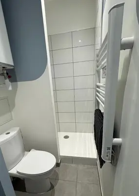 Salle de bains dans l'établissement Le Laguiche Chic Modern Studio