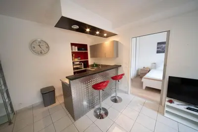 Cuisine ou kitchenette dans l'établissement Le Relais de la Gare