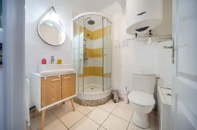 Salle de bains dans l'établissement Calme en plein cœur du quartier historique