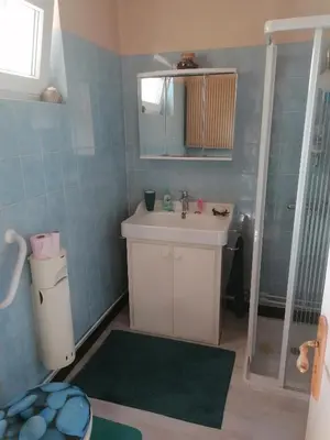 Salle de bains dans l'établissement Chambre et salon indépendants chez l'habitant