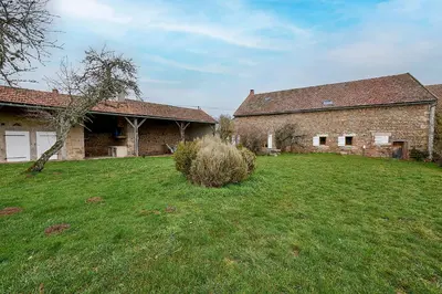 Jardin de l'établissement Chênesaint house in Morvan