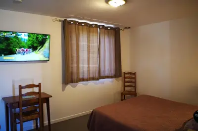 Un ou plusieurs lits dans un hébergement de l'établissement Domaine Joseph LAFARGE Wine Resort B&B