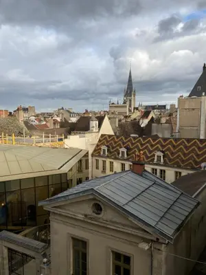 Vue générale sur Dijon ou vue de la ville depuis l'appartement