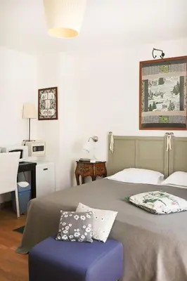 Un ou plusieurs lits dans un hébergement de l'établissement Logis Hôtel La Villa Boucicaut