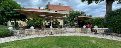 Jardin de l'établissement Auberge Côté Rivière