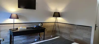 Télévision ou salle de divertissement dans l'établissement Hostellerie du Val d'Or