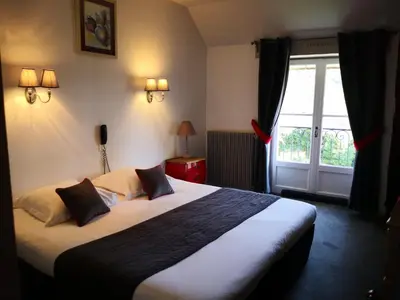Un ou plusieurs lits dans un hébergement de l'établissement Hostellerie du Val d'Or