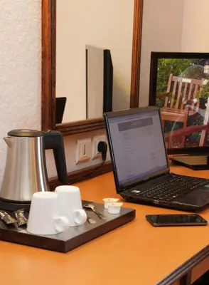 Télévision ou salle de divertissement dans l'établissement The Originals City, Hôtel Paray-le-Monial