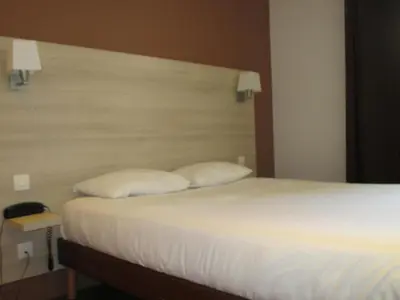 Un ou plusieurs lits dans un hébergement de l'établissement Hôtel Montchapet Dijon Centre