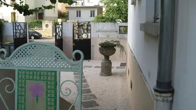 Plan de l'établissement IDÉAL ART DÉCO compris un parking privé sécurisé Darcy Liberté centre Gare-Ville