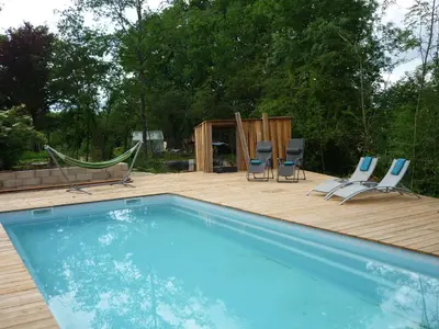 Piscine de l'établissement La Tour Hexagonale for 2 with shared pool ou située à proximité