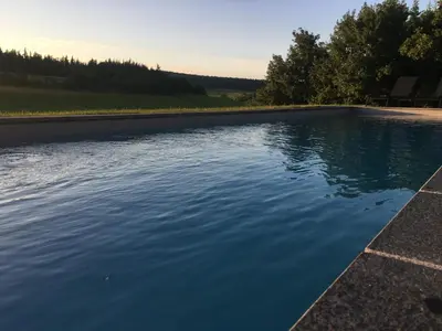 Piscine de l'établissement La Maison du Clos du Roi ou située à proximité