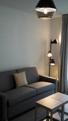 Coin salon dans l'établissement Apparteo Dijon