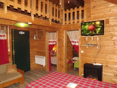 Télévision ou salle de divertissement dans l'établissement le chalet