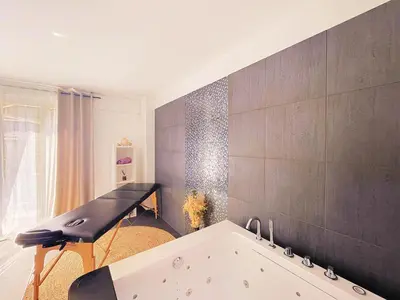 Un ou plusieurs lits dans un hébergement de l'établissement Suite and Spa 21