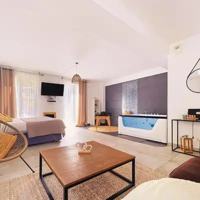 Suite and Spa 21