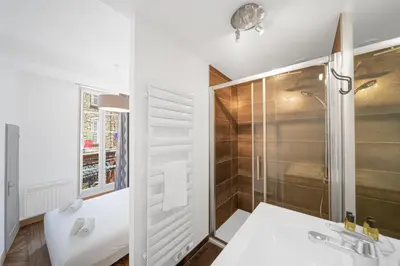 Salle de bains dans l'établissement Le Home Carnot