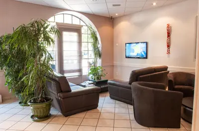 Télévision ou salle de divertissement dans l'établissement Logis Hotel du Parc-Restaurant - Le Rouget de Lisle