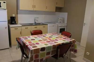 Cuisine ou kitchenette dans l'établissement Gîte des Louchardes