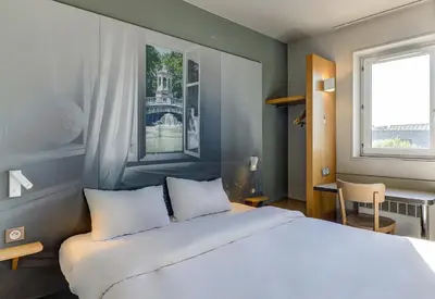 Un ou plusieurs lits dans un hébergement de l'établissement B&B HOTEL Dijon Nord Zénith