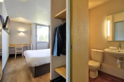 Salle de bains dans l'établissement B&B HOTEL Beaune Sud 1 Palais des Congrès