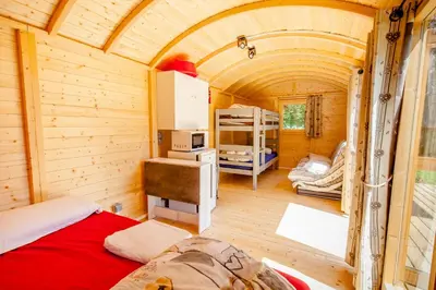 Un ou plusieurs lits dans un hébergement de l'établissement Camping de Tournus - Drole de cabane