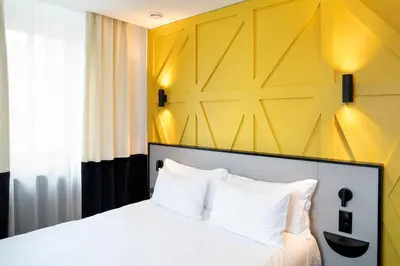 Un ou plusieurs lits dans un hébergement de l'établissement Logis Hotel Darcy Dijon Centre