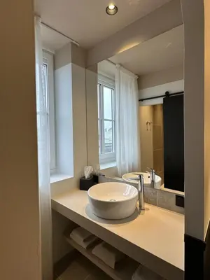 Salle de bains dans l'établissement Logis Hotel Darcy Dijon Centre