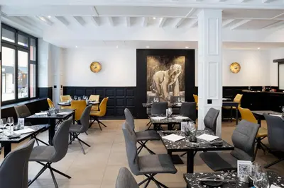 Coin salon dans l'établissement Logis Hotel Darcy Dijon Centre